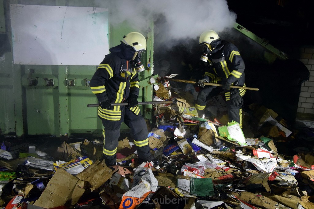 Feuer Papp Presscontainer Koeln Hoehenberg Bochumerstr P364.JPG - Miklos Laubert